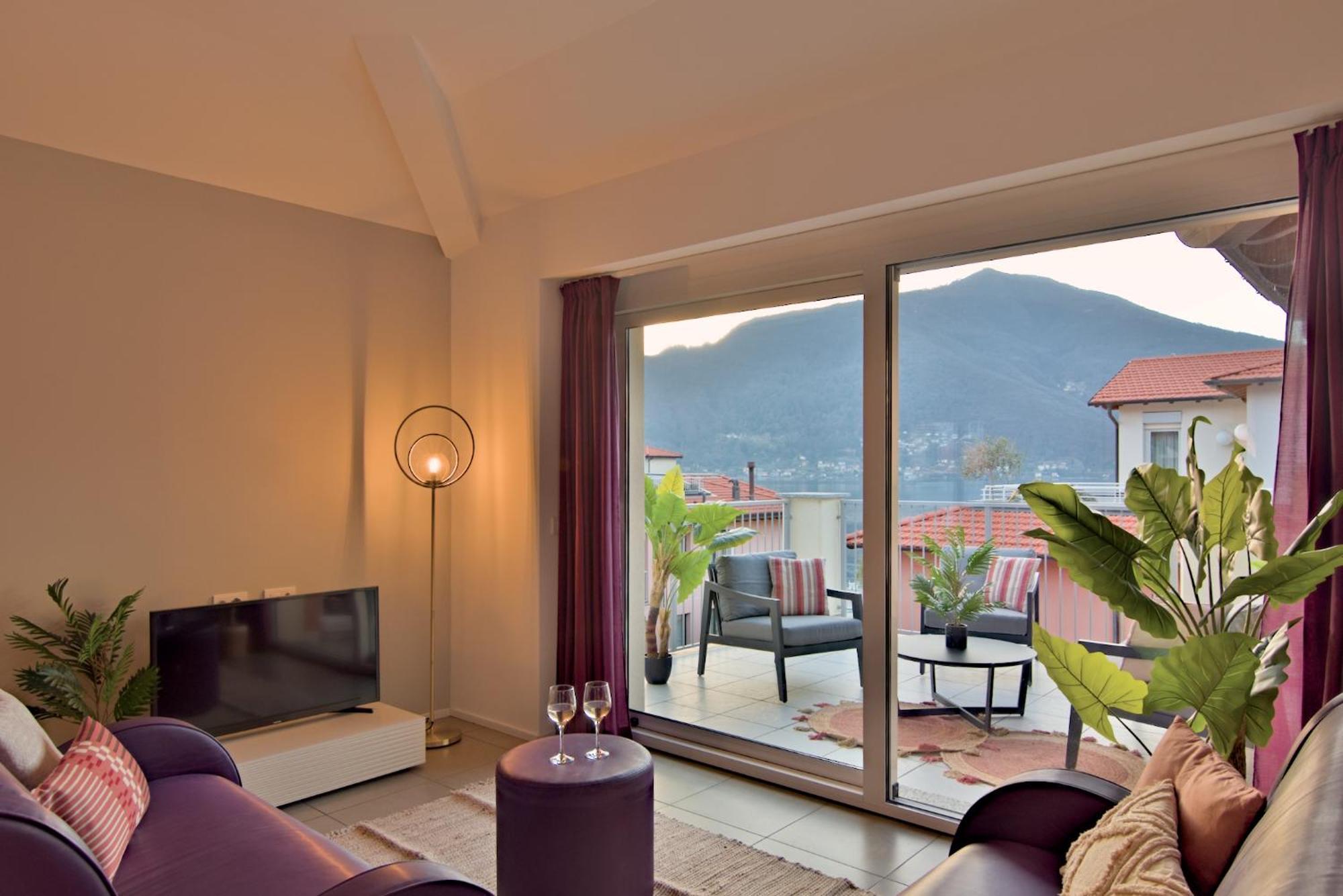 Golfo Gabella Lake Resort Maccagno Exterior photo