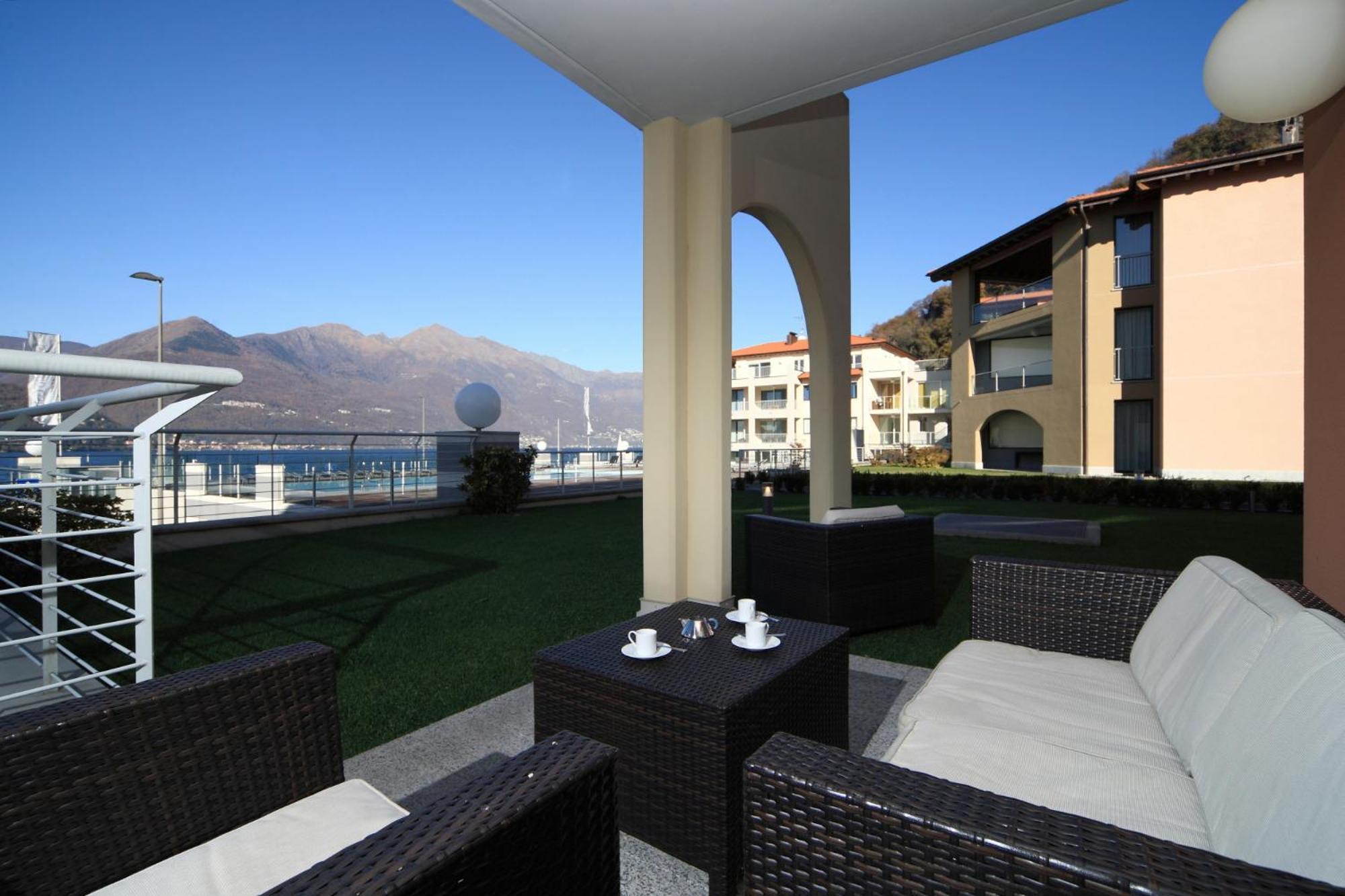 Golfo Gabella Lake Resort Maccagno Exterior photo