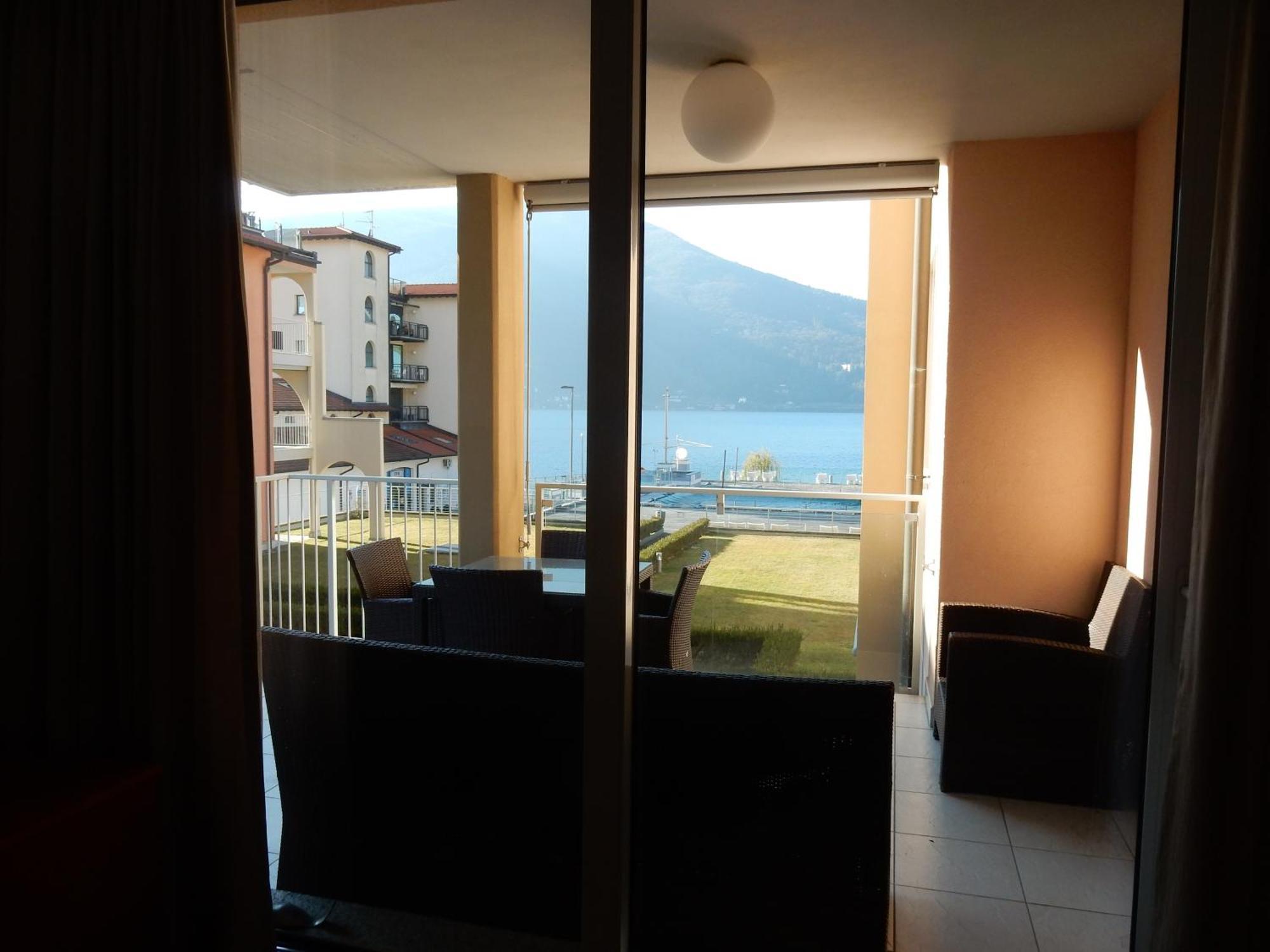Golfo Gabella Lake Resort Maccagno Exterior photo